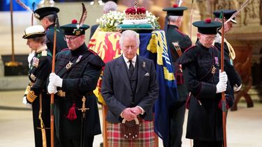 Los enojos públicos de Carlos III, el primer problema de imagen para el nuevo rey