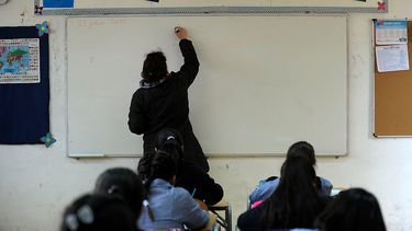 Para mejorar gestión y normas en educación pública: Proyecto de ley avanza en el Senado