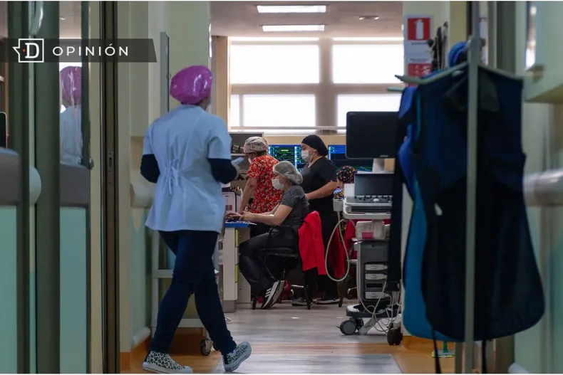 29743 imagen de profesionales de la salud en un hospital.webp