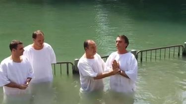 El Messias nazi: El día en que Bolsonaro fue bautizado como evangélico en el Río Jordán