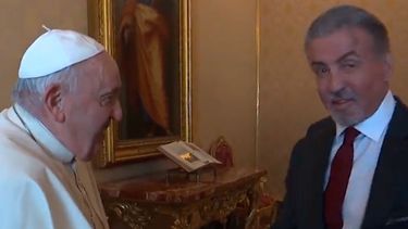 La frase del Papa Francisco al conocer a Sylvester Stallone: Hemos crecido con sus películas