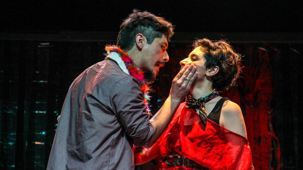 Obra que indaga en la convivencia con migrantes, la violencia doméstica y el trato a la mujer llega a Teatro Sidarte