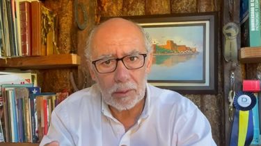 VIDEO| Iván Flores enrostra compra de autos de lujo a la Suprema y pregunta: ¿Se licitaron?