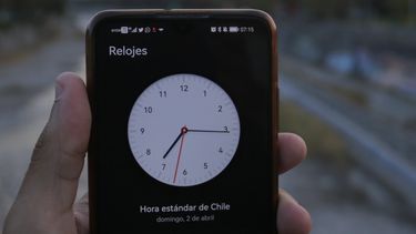Este sábado entra en vigencia el horario de verano: ¿Hay que adelantar o atrasar los relojes?