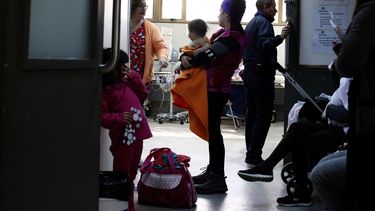 Minsal llama a cuidarse de enfermedades invernales: Niño de 7 años fallece en Chillán