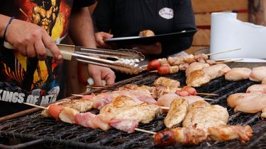 Los asados y las fondas: Estiman que hogares chilenos gastarán cerca de $210 mil durante Fiestas Patrias
