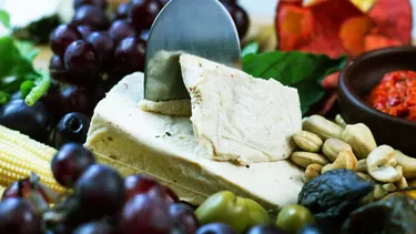 Por qué el queso es tan adictivo y cómo la industria vegana busca reemplazarlo con éxito