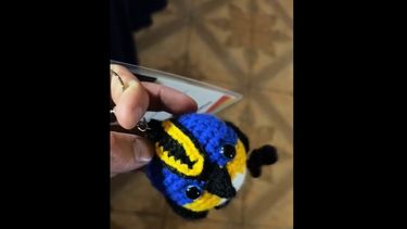 VIDEO| Tejió un llavero de Fiu y ahora no deja de recibir pedidos