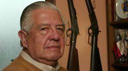 Corte Suprema ratifica decisión previa y ordena al Ejército el retiro de las imágenes de Manuel Contreras