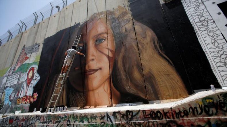 ahed tamimi muro.jpg