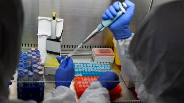 China pasa a la fase 2 de ensayos clínicos con una vacuna contra el COVID-19