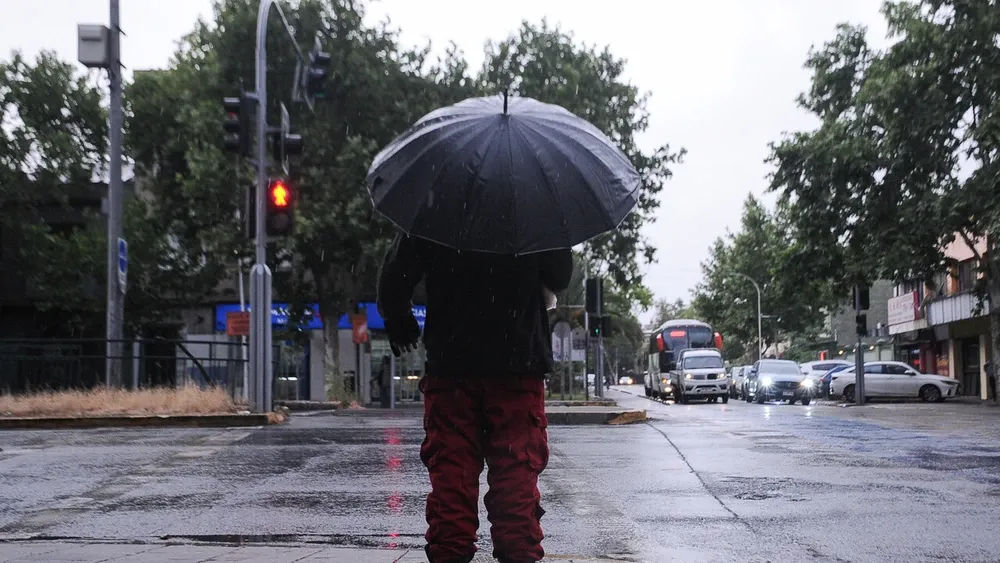 Lluvia en Santiago: DMC confirma precipitaciones en Región Metropolitana debido a una baja segregada