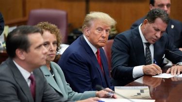 MINUTO A MINUTO| Donald Trump se declara no culpable de pagos irregulares a actriz porno