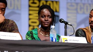 Lupita Nyongo: Fui parte de una comunidad de mujeres que lidiaron en secreto con el acoso de Harvey Weinstein