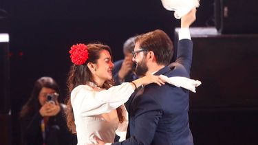 Seleccionada de básquet y química ambiental: Paula Carrasco, la nueva compañera del Presidente Boric