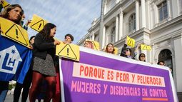 Feministas ‘En contra’ de nueva Constitución porque nadie la quiere, y menos las mujeres