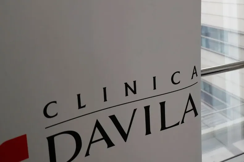 clinica davila exigio firmar pagare antes de atender a nino de 11 anos con convulsiones suprema confirma multa de 27 millones.webp