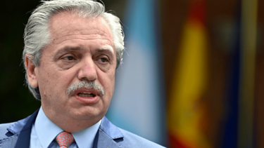 Expareja de Alberto Fernández lo acusa de fumar marihuana y de obligarla a abortar