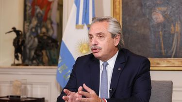 Alberto Fernández da positivo a test de antígenos de COVID-19