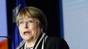 Experto y Bachelet como presidenciable: La gente busca certeza, ¿qué más certeza que ella?