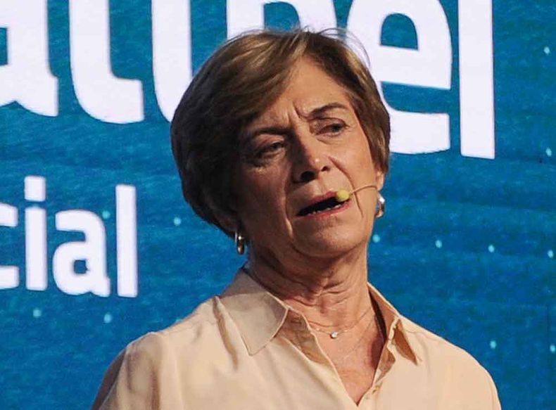 19100 matthei enojada.jpg