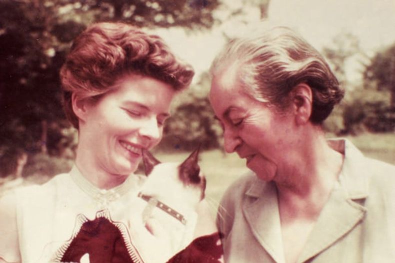 Doris Dana y Gabriela Mistral.jpg