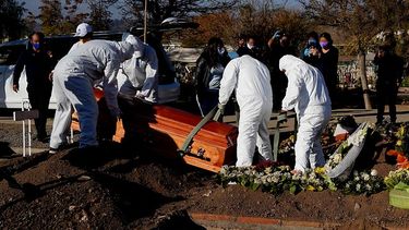 Dramática actualización de pronósticos: Estudio proyecta cerca de 12.000 muertos por COVID-19 en Chile a comienzos de agosto