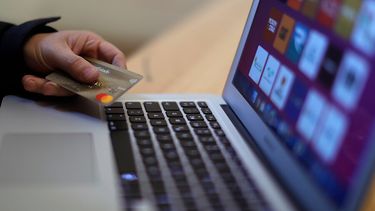 Teoría académica apunta a que Cyber Day influyó en baja del IPC: UF caería $30