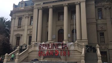 Feministas de la Facultad de Artes de la U. de Chile se toman el Museo de Arte Contemporáneo