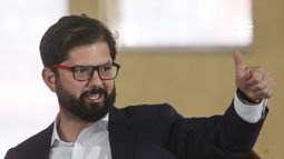 Primera CEP 2023: Respaldo a la gestión de Boric cae de 32% a 24%