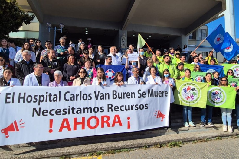 crisis en hospital van buren  falta de recursos ha llevado a cierre de pabellones y ataques de usuarios.png