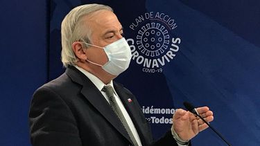 Nueva definición de casos positivos: qué son los asintomáticos y por qué Mañalich los contó aparte