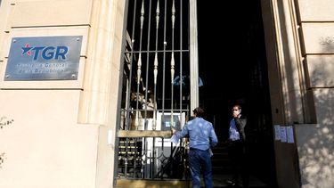 Tesorería inició cobros contra deudores del CAE - Agencia Uno