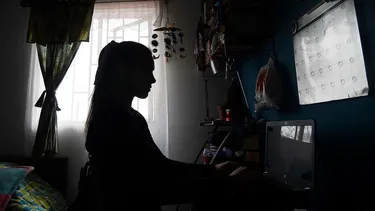 Mujeres logran en tribunales permiso para teletrabajar por cuidado de hijos menores: Juez descartó objeciones del colegio