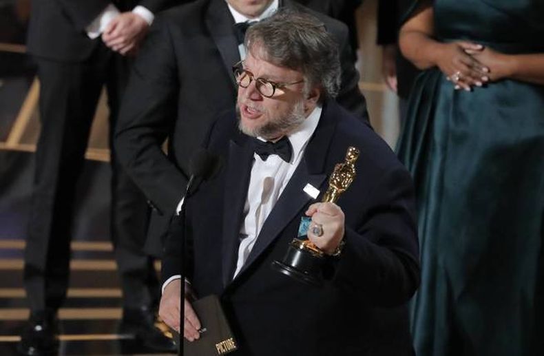 90th academy awards oscars show hollywood california u s 04 03 2018 guillermo del toro accepts the oscar for best picture for the shape of water reuters lucas jackson.jpg