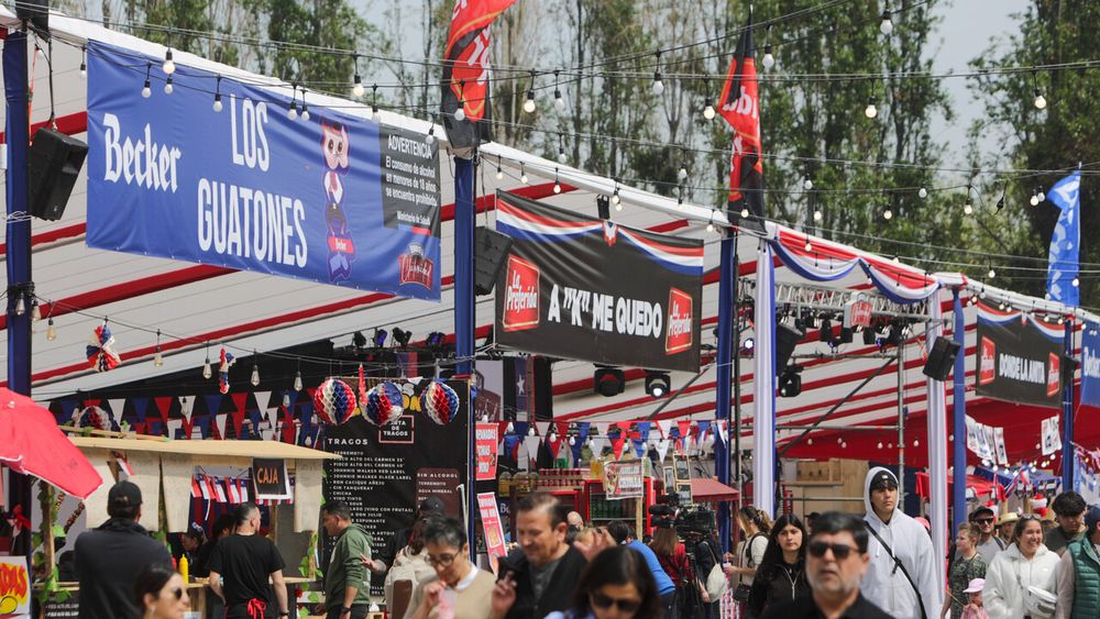 Buscan extender las Fiestas Patrias en Chile - Agencia Uno