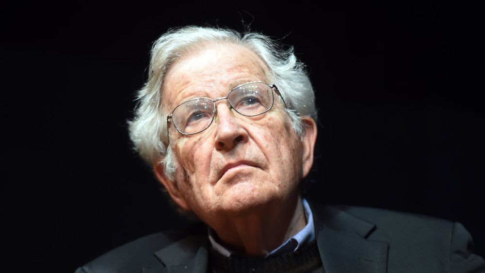 Noam Chomsky: La crisis pone de manifiesto los profundos defectos de los modelos económicos imperantes