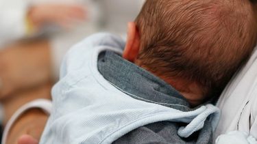 Brote de coronavirus en maternidad europea deja a diez recién nacidos contagiados
