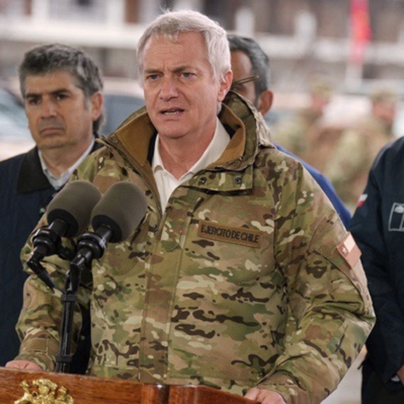Presidente Kast con chaqueta militar / Crédito: Publimicro.cl