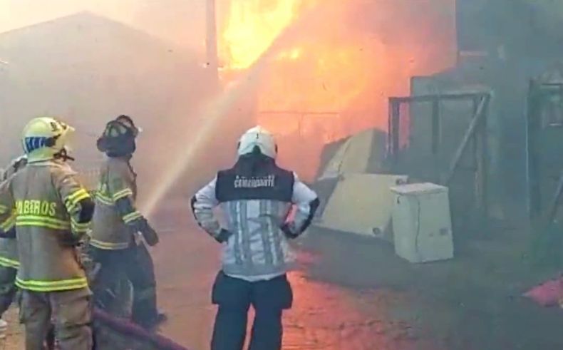 Bomberos controlan incendio en Castro.jpg