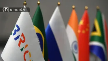 El Desconcierto | 18153 foto de banderines de paises en el brics.webp