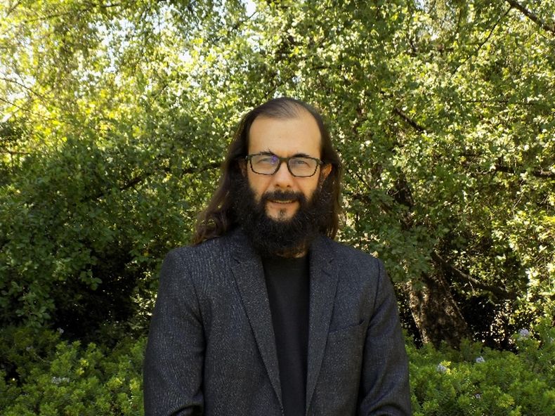 Geólogo Marcelo Lagos. Universidad Católica de Chile.&nbsp;