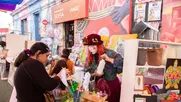 con musica y arte en vivo: 50 artistas del barrio yungay presentan feria con talleres de pintura y ceramica gratis