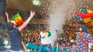 Santaferia celebra 12 años con cover de Neil Diamond y concierto especial en el Caupolicán