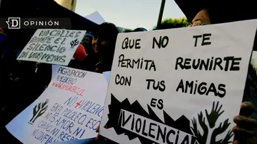 El Desconcierto | 29789 foto de carteles contra la violencia en el pololeo.webp
