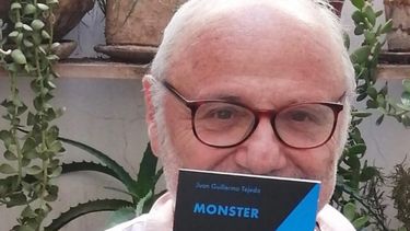 Monster: El libro que expone agudos posteos sobre la coyuntura local