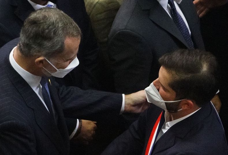 Felipe VI junto a Boric durante el cambio de mando de Boric el ano 2022 Agencia Uno .jpg