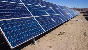 La energía solar autónoma gana terreno como infraestructura esencial: Soluciones en minería, infraestructura y logística