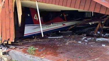 VIDEO| Avioneta de Halcones de la FACH cae en colegio de Chillán