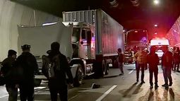Ruta 68 cortada tras grave siniestro vial: Dos camiones y un bus impactan dentro de Túnel Zapata